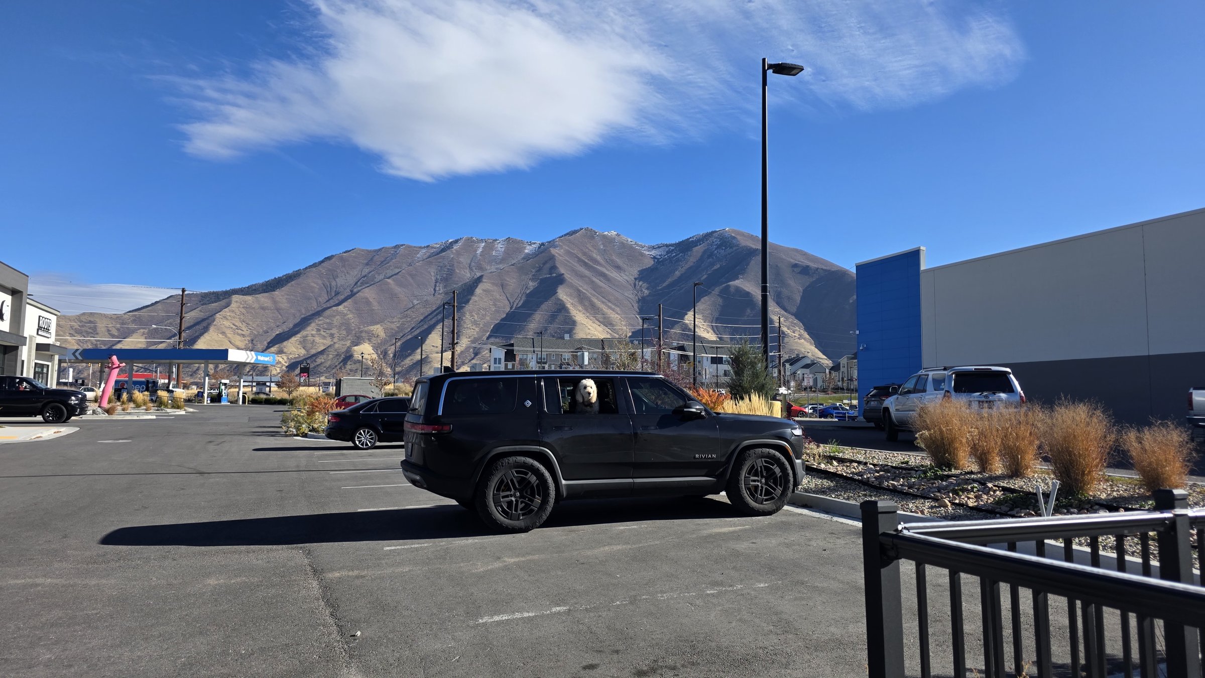 R1S parked at Spanish Fork with Korra visible and Utah mountains behind